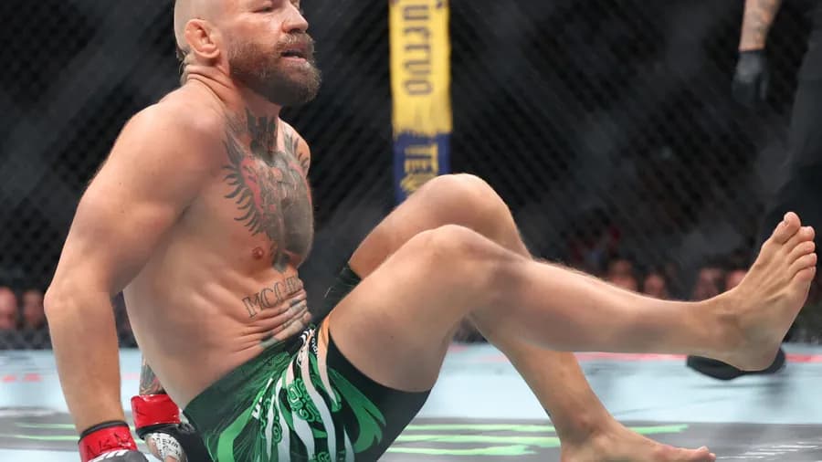 Conor McGregor suspendu : une blessure au genou force une pause d'un an dans sa carrière