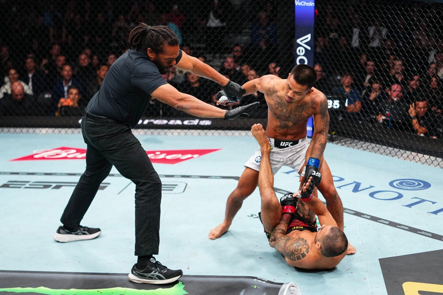 Pantoja fait son retour à l'UFC 323 : la revanche pour le titre en septembre à Los Angeles