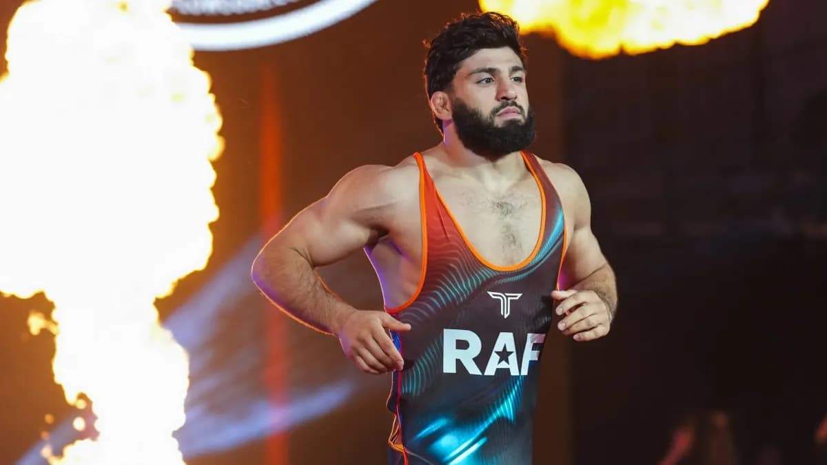 Quand l'intensité de Tsarukyan frôle l'accident : entre admiration et polémique au Real American Freestyle 8