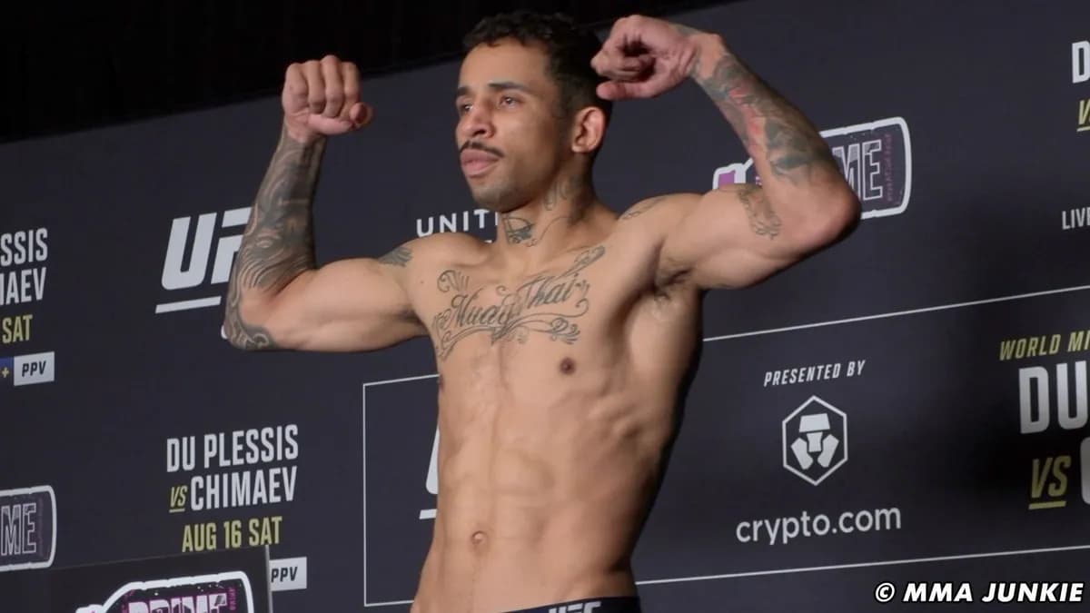 Le Brésilien de la Fighting Nerds pulvérise les records à Perth et s'impose comme l'outsider numéro 1 pour la ceinture des 77 kg