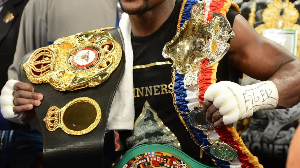 À 50 ans, Floyd Mayweather défie un champion du K-1 dans un combat d’exhibition inédit en Grèce