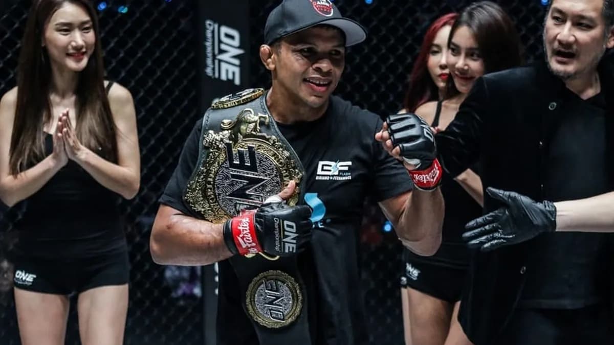 Allycia Hellen Rodrigues et Phetjeeja Lukjaoporongtom s’opposent pour un titre historique en Muay Thai, tandis que Samet Agdeve et Roman Kryklia s’affrontent en co-vedette pour un rematch explosif. Allycia Hellen Rodrigues et Phetjeeja Lukjaoporongtom s’opposent pour un titre historique en Muay Thai, tandis que Samet Agdeve et Roman Kryklia s’affrontent en co-vedette pour un rematch explosif.