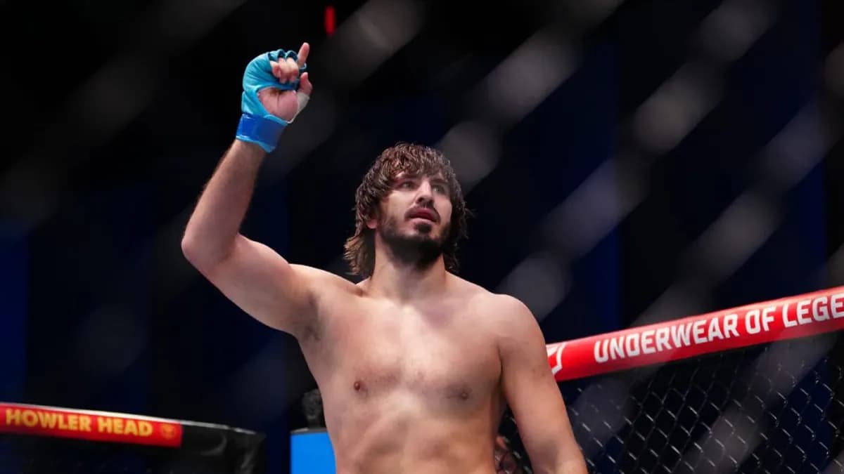 Duel historique entre Alex Pereira et Ciryl Gane pour le titre intérimaire des poids lourds à l'UFC Casa Branca Duel historique entre Alex Pereira et Ciryl Gane pour le titre intérimaire des poids lourds à l'UFC Casa Branca