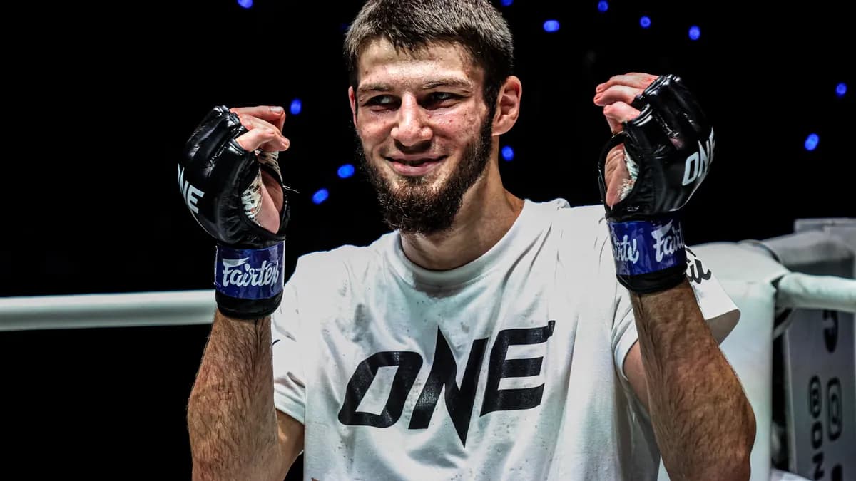 Un combat historique au stade Lumpinee oppose Aslamjon Ortikov et Asadula Imangazaliev pour le titre vacant de ONE Flyweight Muay Thai. Un combat historique au stade Lumpinee oppose Aslamjon Ortikov et Asadula Imangazaliev pour le titre vacant de ONE Flyweight Muay Thai.