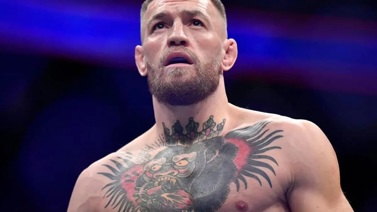 Conor McGregor affronte Dustin Poirier dans un combat attendu, mais subit une grave blessure au genou dès les premières minutes Conor McGregor affronte Dustin Poirier dans un combat attendu, mais subit une grave blessure au genou dès les premières minutes