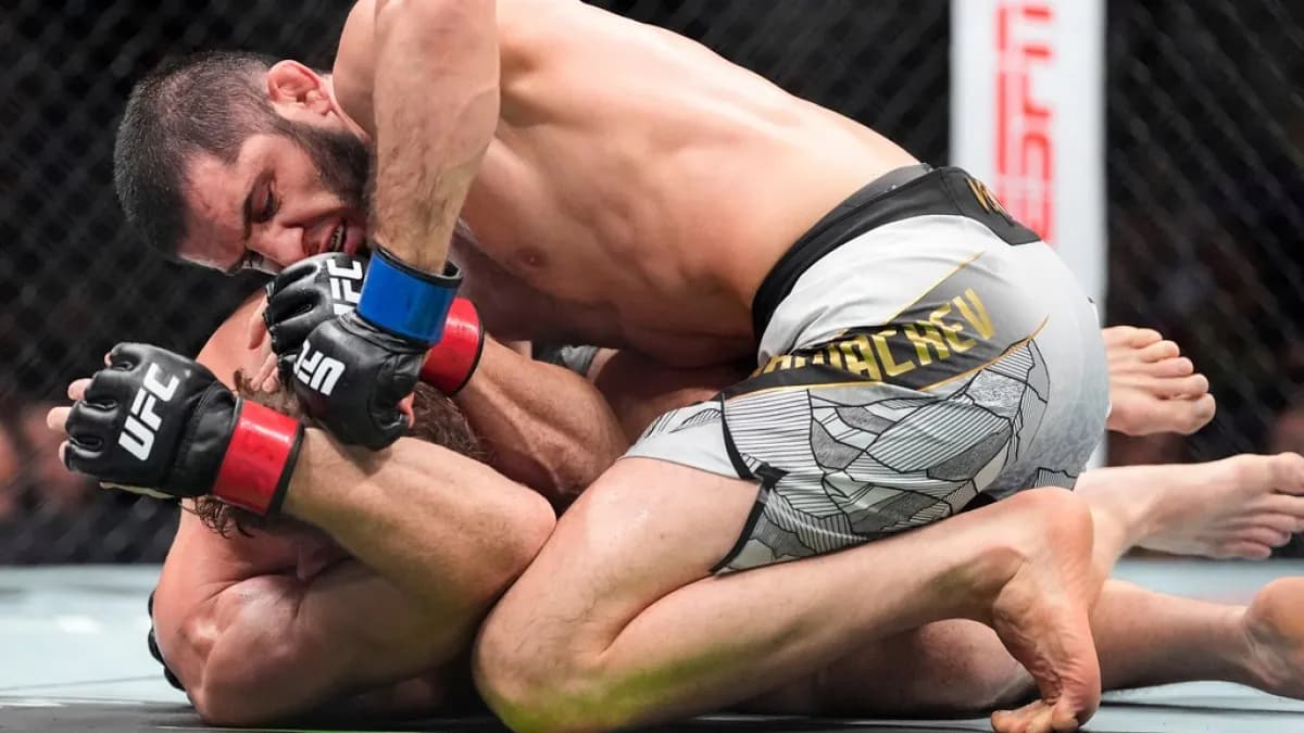 Duel titanesque : Makhachev affronte Garry pour un titre en jeu Duel titanesque : Makhachev affronte Garry pour un titre en jeu