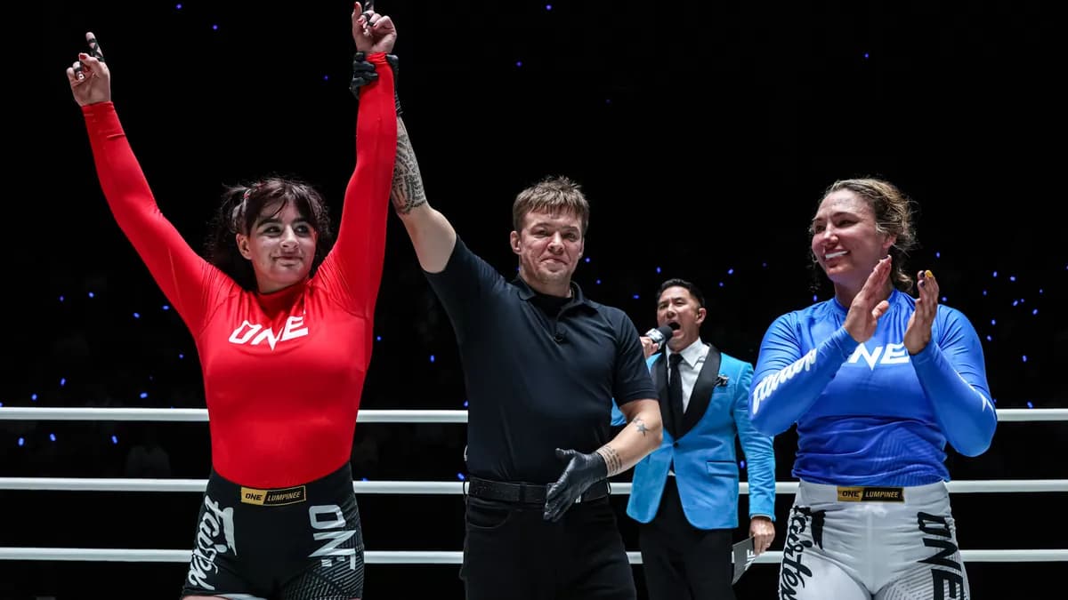 La Française signe une performance historique au Lumpinee, dominant Paige Ivette Clymer pour une victoire unanime La Française signe une performance historique au Lumpinee, dominant Paige Ivette Clymer pour une victoire unanime