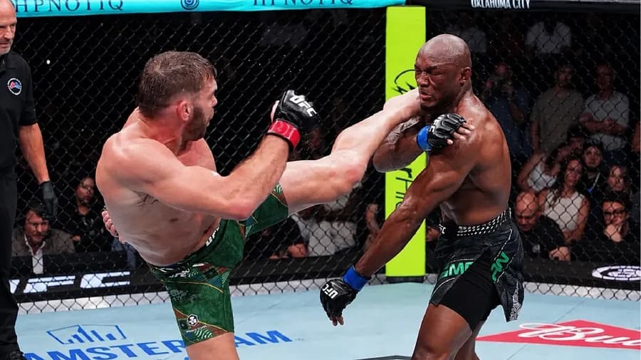 La défaite face à Du Plessis marque un tournant dans la carrière de Kamaru Usman La défaite face à Du Plessis marque un tournant dans la carrière de Kamaru Usman