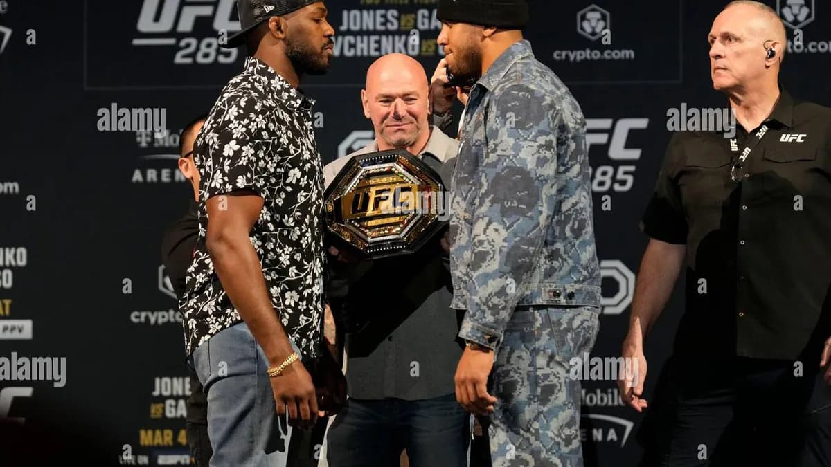 Un combat historique entre le légendaire Jon Jones et le champion intérimaire Ciryl Gane pour un titre en jeu. Un combat historique entre le légendaire Jon Jones et le champion intérimaire Ciryl Gane pour un titre en jeu.
