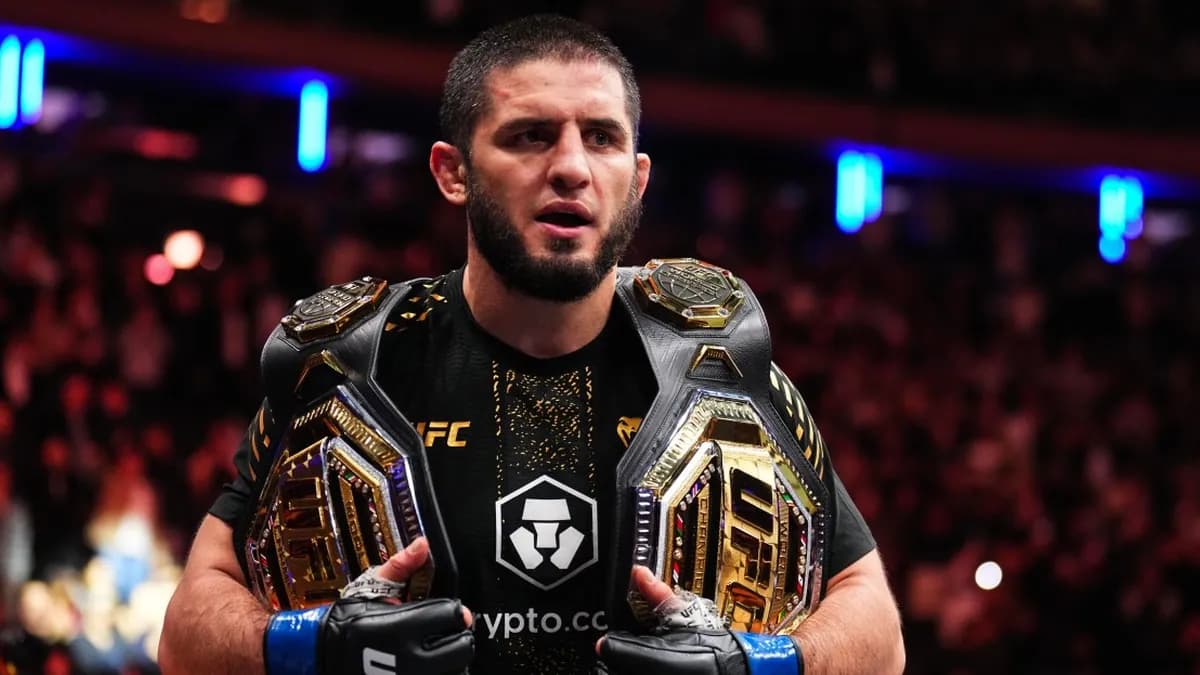 Explosive Showdown: Robertson and Dern Clash for the Strawweight Title Explosive Showdown: Robertson and Dern Clash for the Strawweight Title