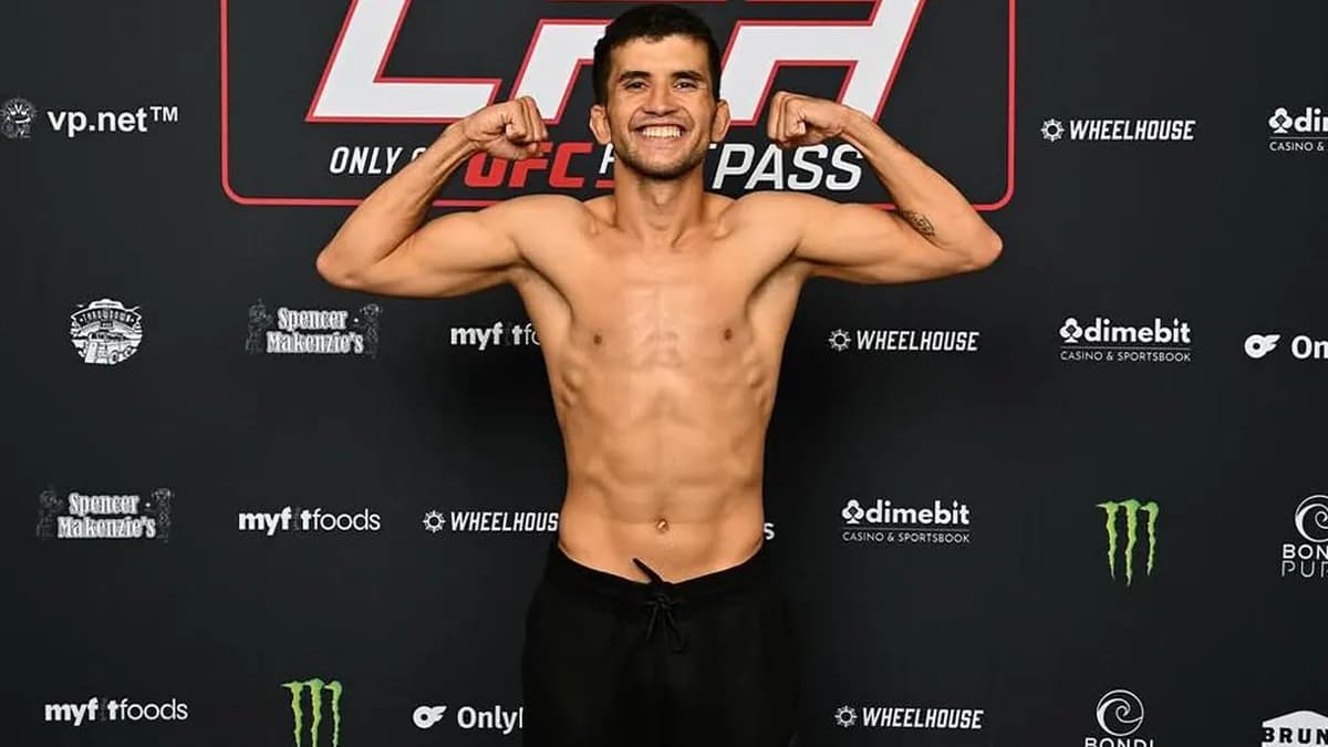 Le Brésilien Eduardo "Chapolin" Henrique remplace José Ochoa au pied levé pour affronter Charles Jourdain en poids casé à Philadelphie. Le Brésilien Eduardo "Chapolin" Henrique remplace José Ochoa au pied levé pour affronter Charles Jourdain en poids casé à Philadelphie.
