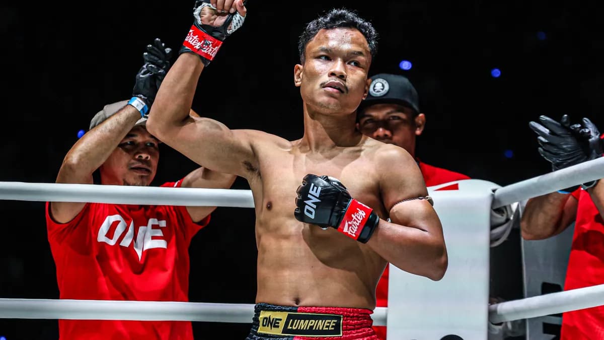 Un KO tactique au Lumpinee Stadium propulse Denkriangkrai vers un contrat record avec ONE, après une victoire écrasante en trois rounds Un KO tactique au Lumpinee Stadium propulse Denkriangkrai vers un contrat record avec ONE, après une victoire écrasante en trois rounds