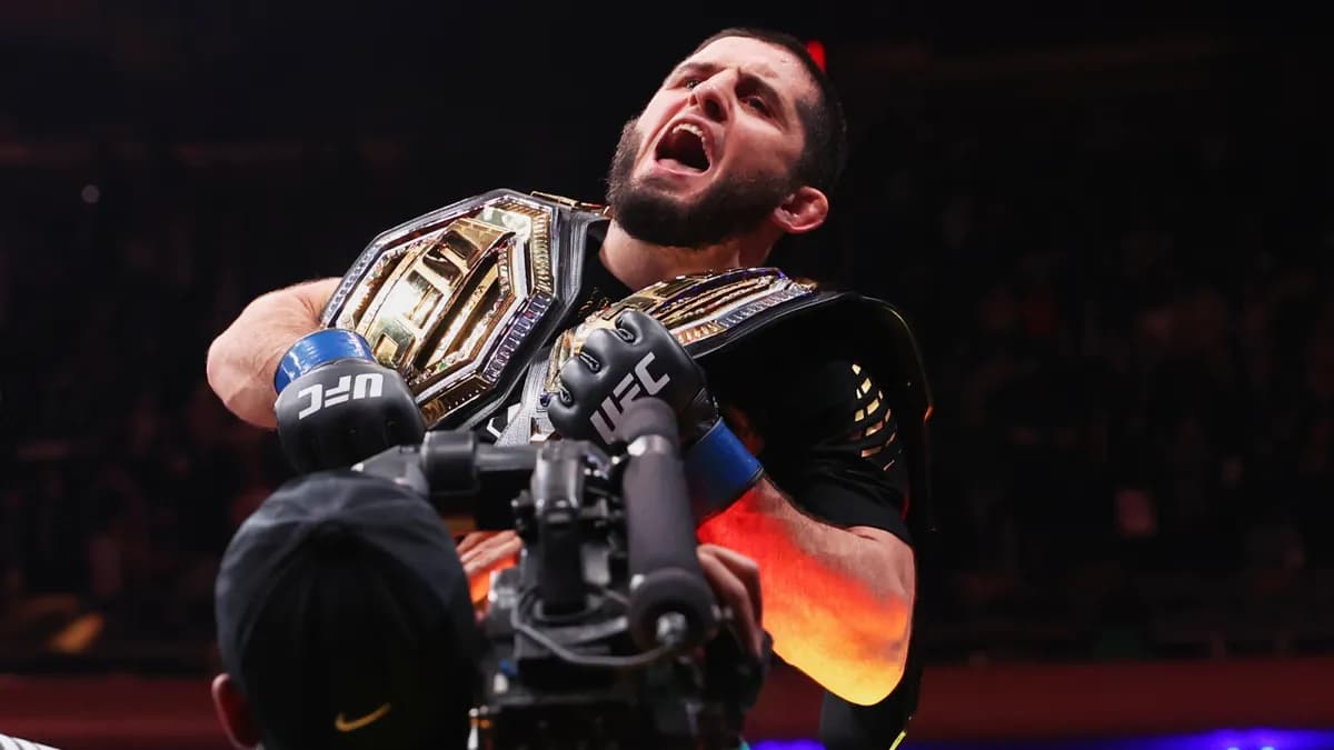 Le champion russe des poids mi-moyens résiste à Garry et rejoint le légendaire Anderson Silva Le champion russe des poids mi-moyens résiste à Garry et rejoint le légendaire Anderson Silva