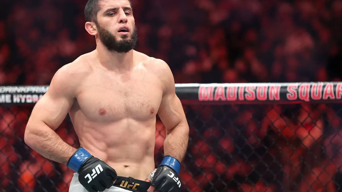 Le Russe écrase le mythe Silva et s’installe au sommet du pound-for-pound avec une série historique Le Russe écrase le mythe Silva et s’installe au sommet du pound-for-pound avec une série historique