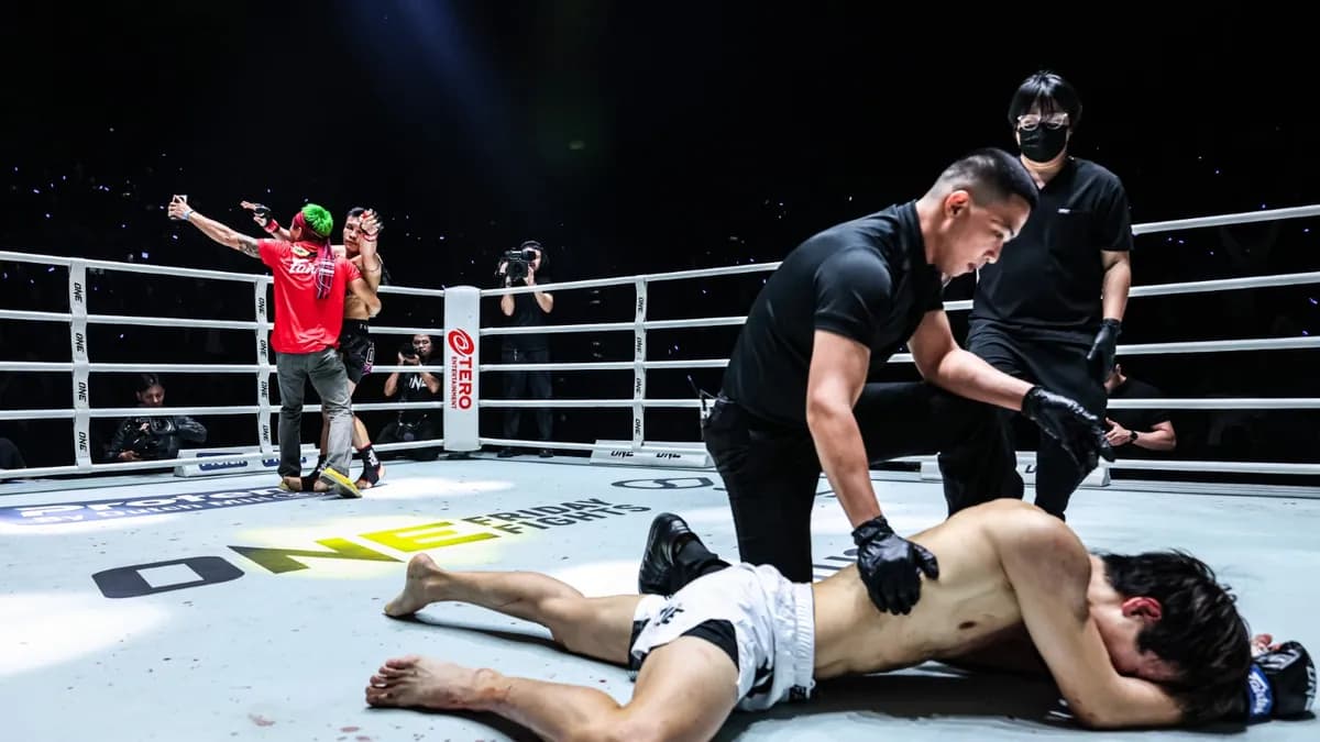 Lutte extrême : Komawut FA Group affronte le défi birman à Bangkok dans un combat sous haute tension Lutte extrême : Komawut FA Group affronte le défi birman à Bangkok dans un combat sous haute tension
