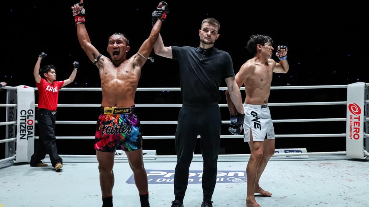 Muay Thai : Yokkiri domine le Lumpinee Stadium grâce à son clinch et ses genoux dévastateurs Muay Thai : Yokkiri domine le Lumpinee Stadium grâce à son clinch et ses genoux dévastateurs