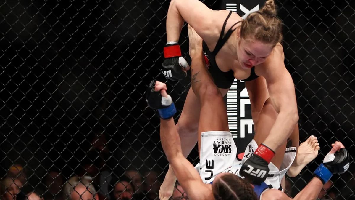 Comment l'ex-championne UFC aide Bishop à dominer Liz Carmouche dans la quête du titre PFL Comment l'ex-championne UFC aide Bishop à dominer Liz Carmouche dans la quête du titre PFL