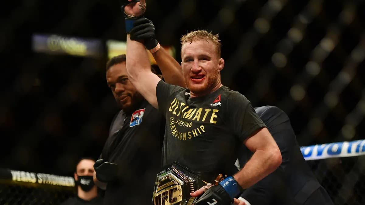 Charles Oliveira veut un combat historique contre Justin Gaethje pour unifier les ceintures BMF et des légers, tandis que son équipe cible des adversaires à fort impact médiatique. Charles Oliveira veut un combat historique contre Justin Gaethje pour unifier les ceintures BMF et des légers, tandis que son équipe cible des adversaires à fort impact médiatique.