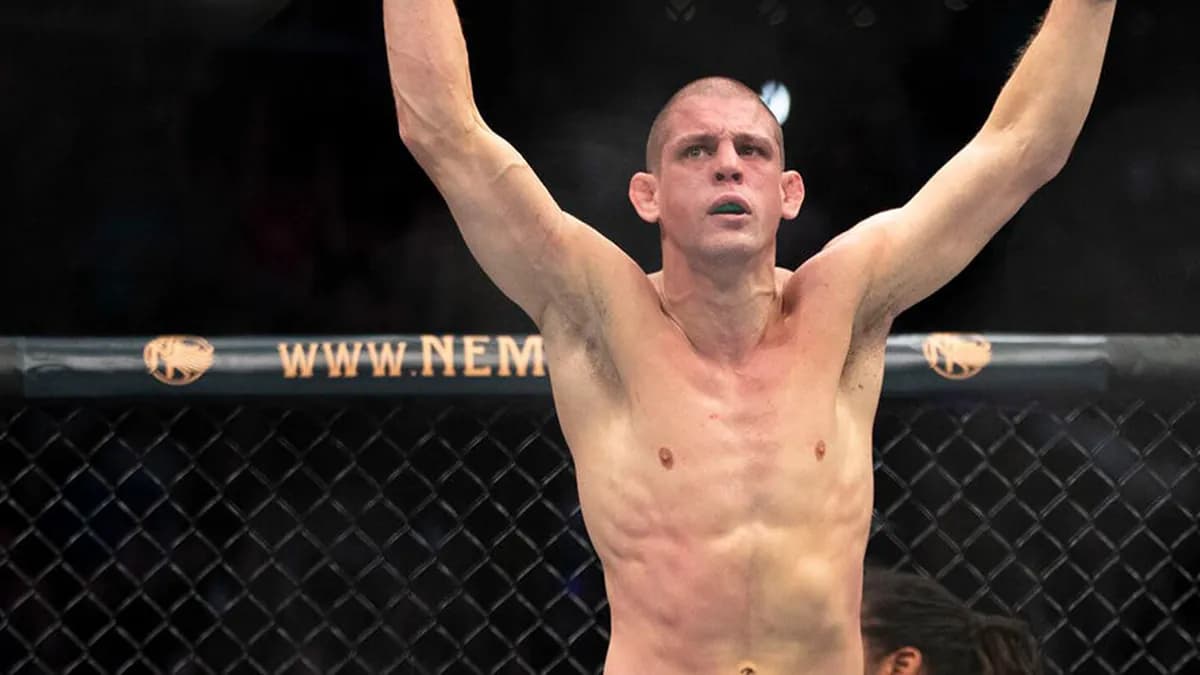 À 42 ans, le vétéran américain relance sa carrière avec une victoire par TKO à Boston, prouvant qu'il reste une force redoutable À 42 ans, le vétéran américain relance sa carrière avec une victoire par TKO à Boston, prouvant qu'il reste une force redoutable