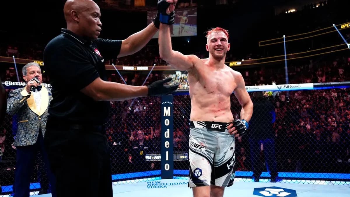 Dan Hooker affronte Salahdine Parnasse en tête d'affiche à Paris : un duel explosif après un affrontement historique en poids légers. Dan Hooker affronte Salahdine Parnasse en tête d'affiche à Paris : un duel explosif après un affrontement historique en poids légers.