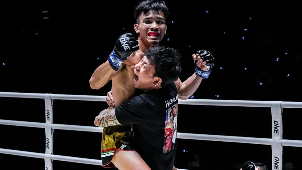 Lumpinee : Petmuangsri domine Gregor Thom en trois rounds consécutifs à Bangkok Lumpinee : Petmuangsri domine Gregor Thom en trois rounds consécutifs à Bangkok