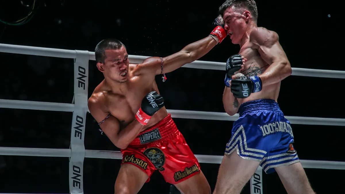 Muay Thai : l’adieu déchirant d’un géant du sport après six combats légendaires Muay Thai : l’adieu déchirant d’un géant du sport après six combats légendaires