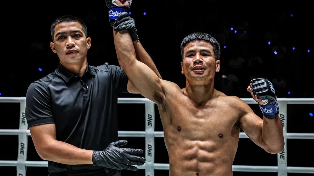 Lumpinee : La trilogie explosive enfin résolue, Pompet Pongsuphan écrase Yodlekpet Or Atchariya sous les yeux du monde entier Lumpinee : La trilogie explosive enfin résolue, Pompet Pongsuphan écrase Yodlekpet Or Atchariya sous les yeux du monde entier
