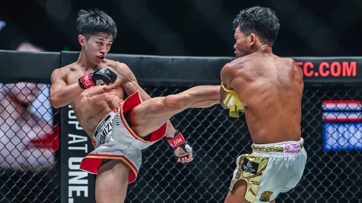 Nadaka Yoshinari, champion ONE de Muay Thai, impressionne dès ses débuts en kickboxing avec une victoire unanime face à Har Ling Om Nadaka Yoshinari, champion ONE de Muay Thai, impressionne dès ses débuts en kickboxing avec une victoire unanime face à Har Ling Om