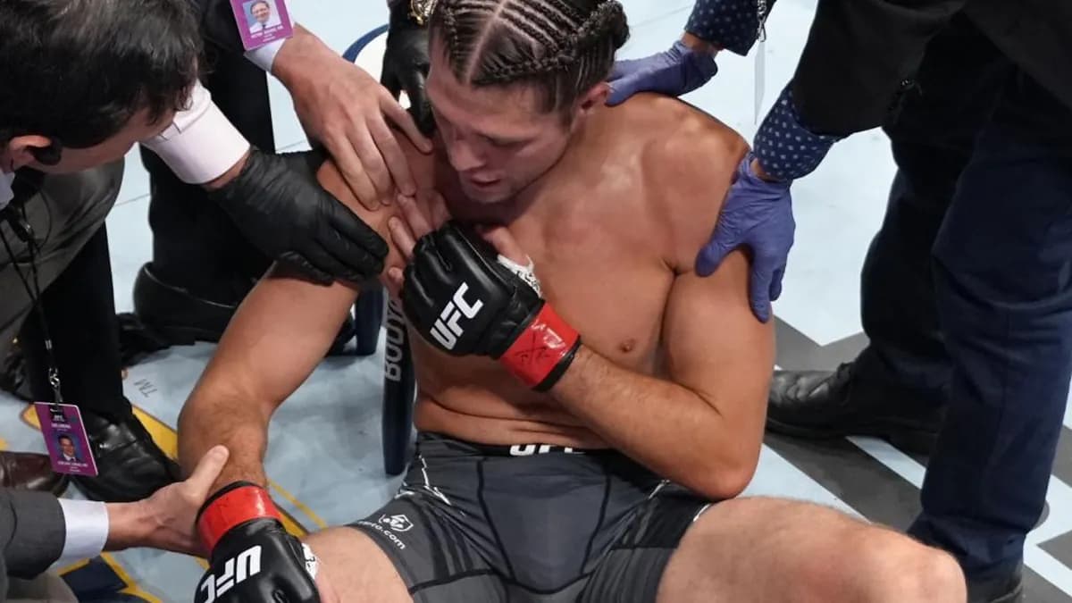 Brian Ortega révèle les détails de sa blessure au jiu-jitsu et assume son absence controversée à l'UFC 331 Brian Ortega révèle les détails de sa blessure au jiu-jitsu et assume son absence controversée à l'UFC 331