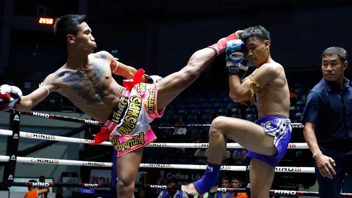 Un affrontement légendaire au stade Lumpinee : Klarob s'impose face à Sornsueknoi dans un combat intense en trois rounds Un affrontement légendaire au stade Lumpinee : Klarob s'impose face à Sornsueknoi dans un combat intense en trois rounds