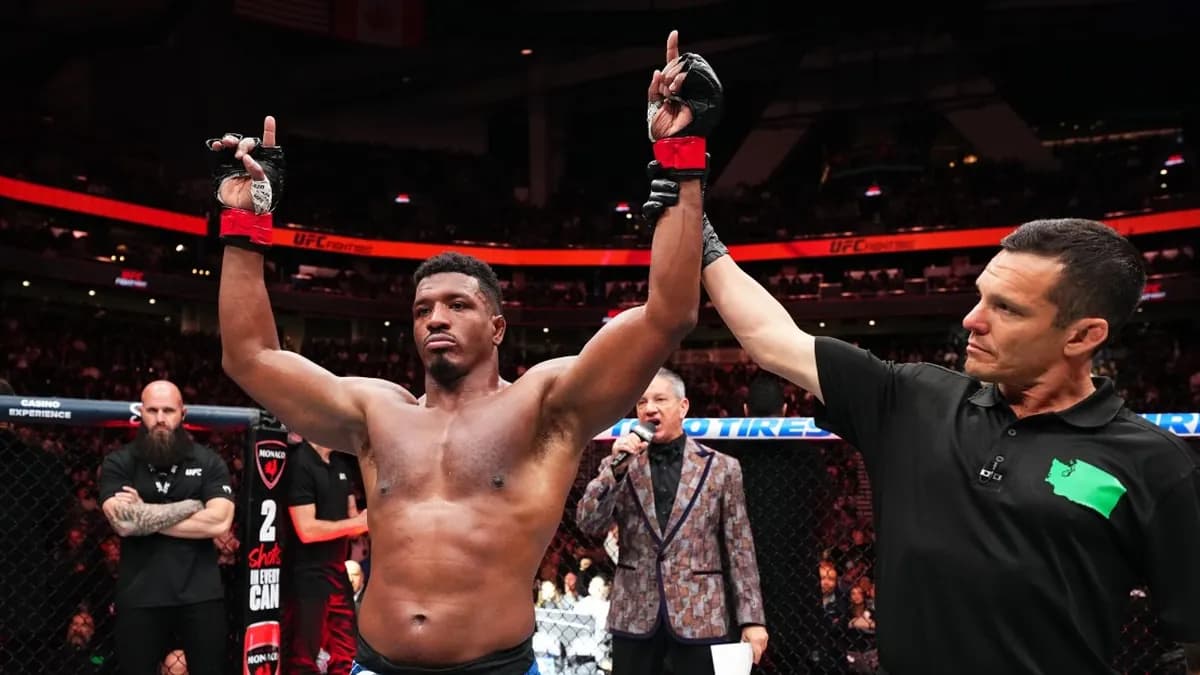 Light Heavyweight: Menifield Injured Thumb During UFC 331 Bout, a Shocking Image Light Heavyweight: Menifield Injured Thumb During UFC 331 Bout, a Shocking Image