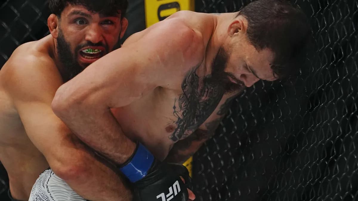 The featherweight champion stunned by his protégé's upset loss to Tsarukyan The featherweight champion stunned by his protégé's upset loss to Tsarukyan