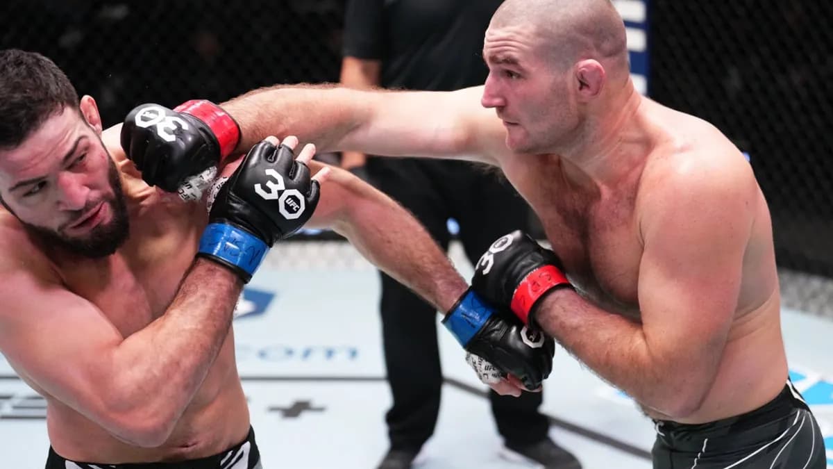 L'ancien champion UFC des poids moyens explore un nouveau défi : la boxe professionnelle, avec l'ambition de rejoindre l'écosystème Zuffa. L'ancien champion UFC des poids moyens explore un nouveau défi : la boxe professionnelle, avec l'ambition de rejoindre l'écosystème Zuffa.