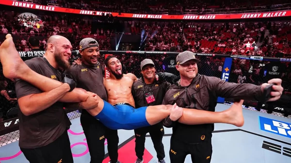 Valter Walker accuses three current champions of avoiding him, sparking controversy in the heavyweight division. Valter Walker accuses three current champions of avoiding him, sparking controversy in the heavyweight division.