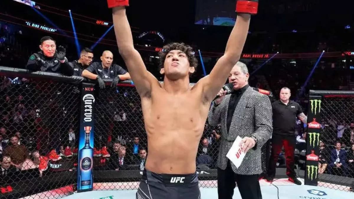 À seulement 21 ans, Raul Rosas Jr. veut entrer dans l’histoire en battant le record de Jon Jones en poids coqs. À seulement 21 ans, Raul Rosas Jr. veut entrer dans l’histoire en battant le record de Jon Jones en poids coqs.
