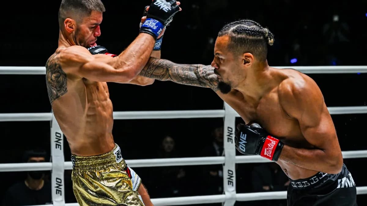 The Surinamese fighter overcomes a tough start and dominates with precision before sealing the fight with an unstoppable left hook The Surinamese fighter overcomes a tough start and dominates with precision before sealing the fight with an unstoppable left hook