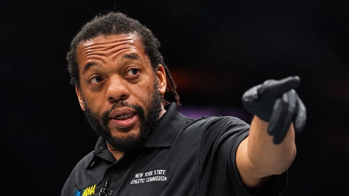 L'arbitre emblématique Herb Dean sous les projecteurs pour des erreurs répétées et des accusations de partialité lors de l'UFC 332 L'arbitre emblématique Herb Dean sous les projecteurs pour des erreurs répétées et des accusations de partialité lors de l'UFC 332