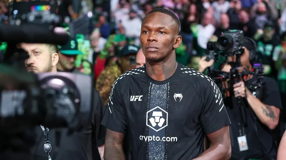 À 37 ans, le double champion des poids moyens de l'UFC quitte les cages pour une nouvelle vie, marquée par des projets audacieux et une transition réfléchie. À 37 ans, le double champion des poids moyens de l'UFC quitte les cages pour une nouvelle vie, marquée par des projets audacieux et une transition réfléchie.