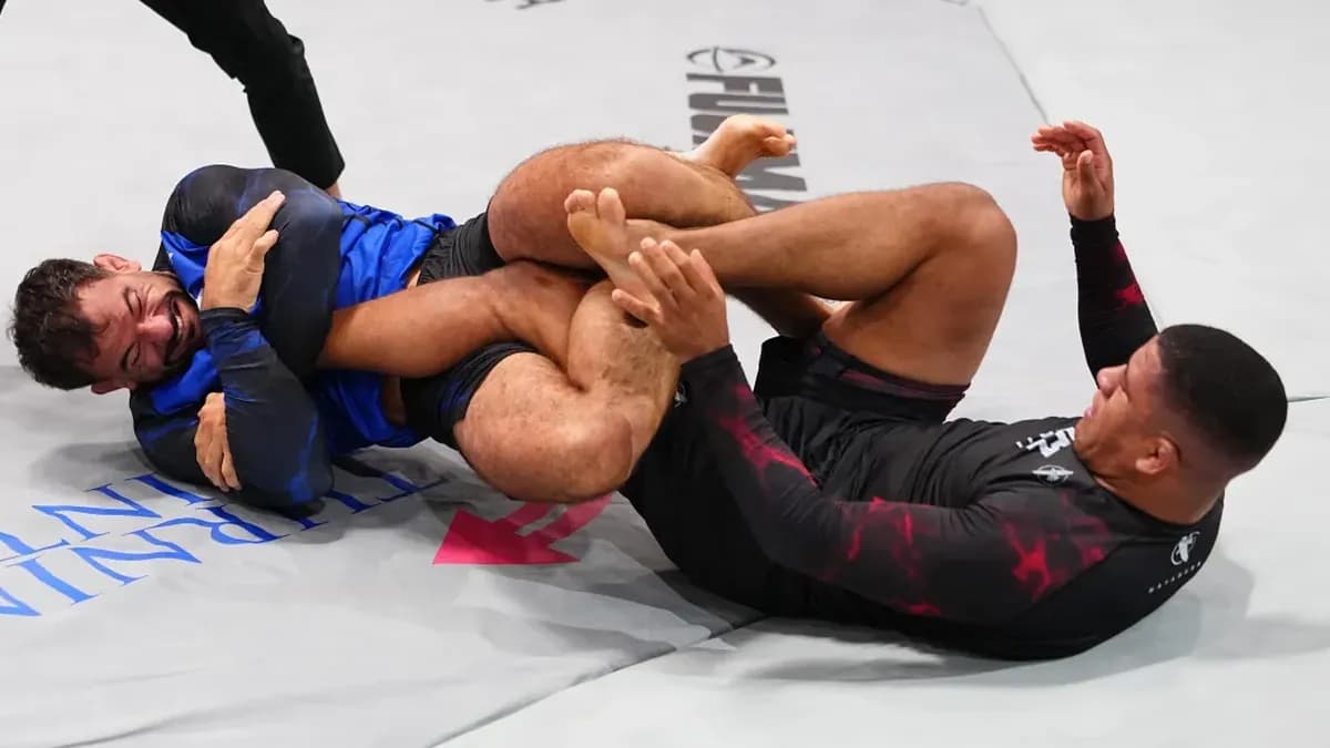 Almeida écrase Burns au BJJ : une victoire qui révèle un nouveau champion en herbe Almeida écrase Burns au BJJ : une victoire qui révèle un nouveau champion en herbe