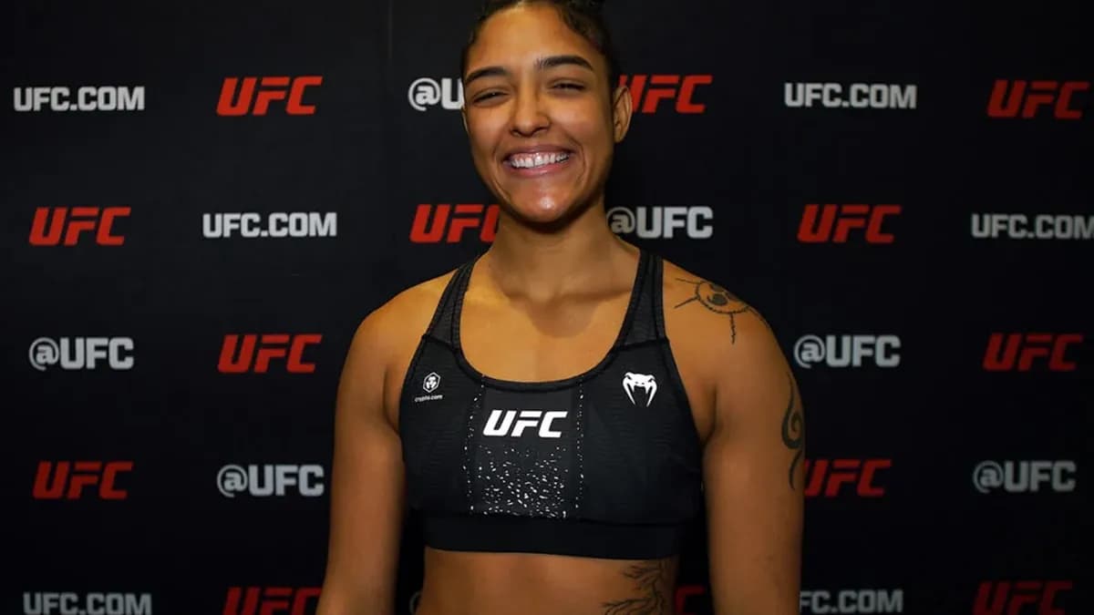 À seulement 20 ans, la Brésilienne Alice Pereira impose sa domination au sol après une victoire par arrêt médical à l'UFC Vegas 122 À seulement 20 ans, la Brésilienne Alice Pereira impose sa domination au sol après une victoire par arrêt médical à l'UFC Vegas 122