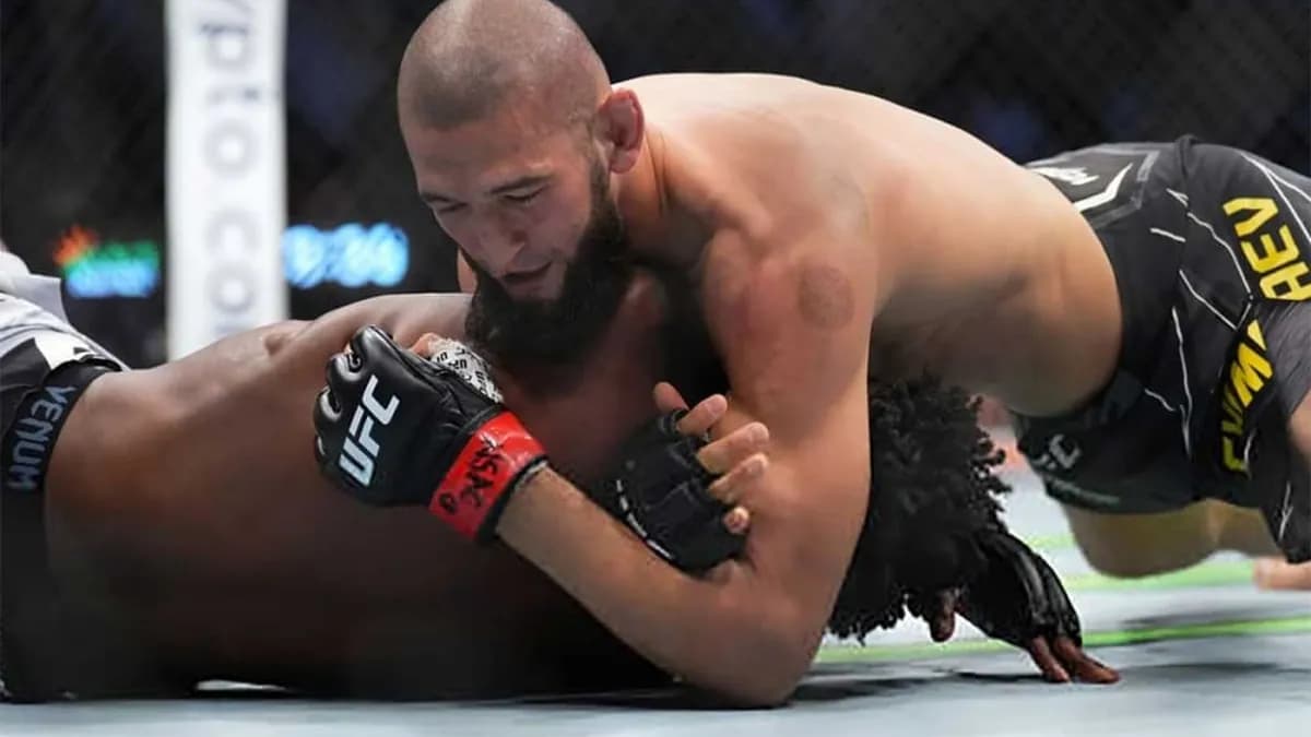Chimaev vs Teixeira : Quand les Légendes du MMA S'Affrontent en Mots et en Grappling