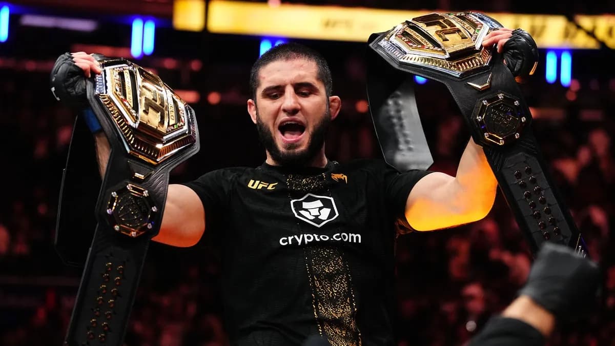 Fedor Ébloui : Makhachev, Maître Absolu des Deux Catégories à l'UFC 322