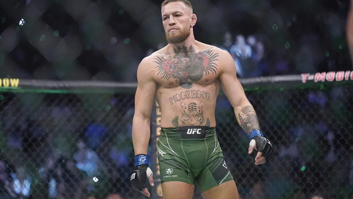 McGregor Traite Khabib de « Scam » après la Vente de NFTs du Papakha : La Polémique Qui Relance la Guerre Froide de l’UFC