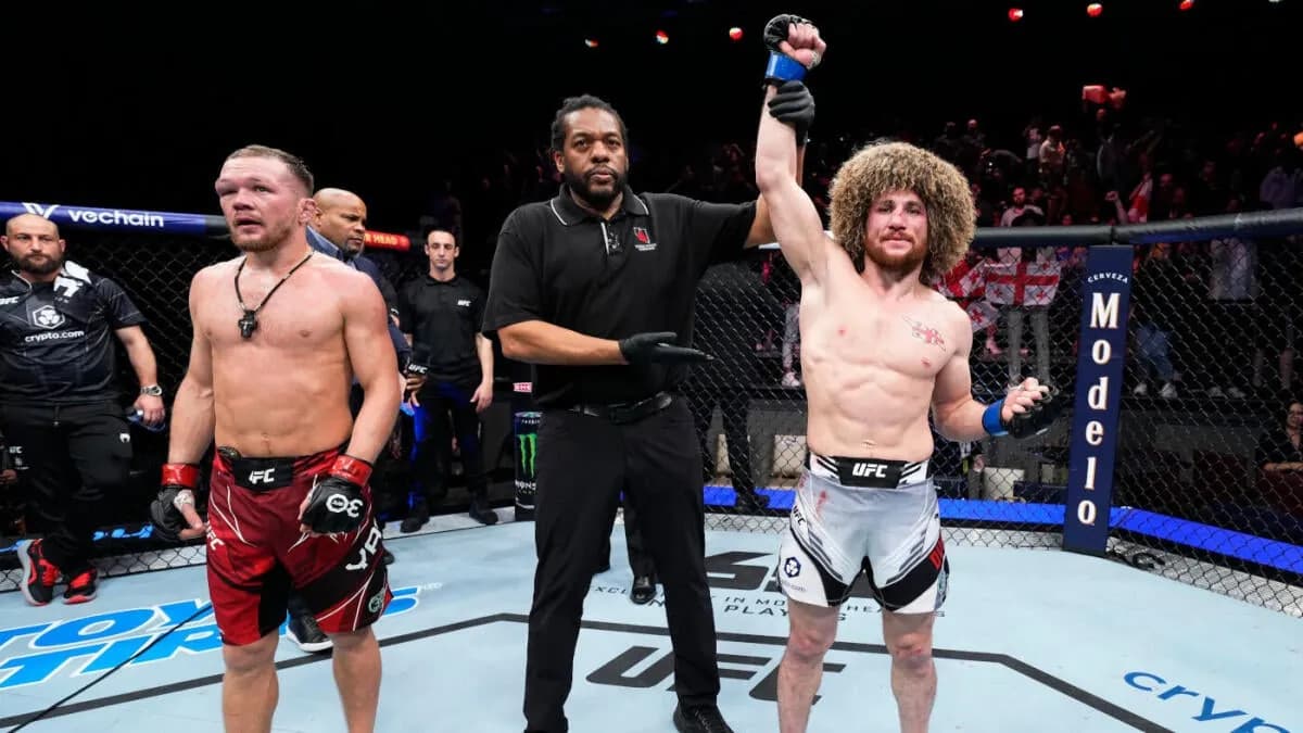 Petr Yan Trolle Merab Dvalishvili Après Sa Victoire à l'UFC 323