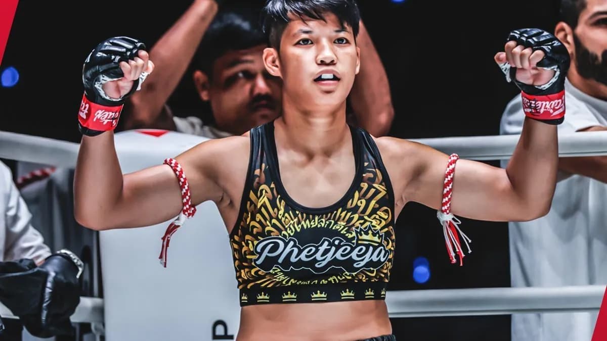 Retour Triomphal de Phetjeeja en Muay Thai : TKO Éclatant Contre Dominczak