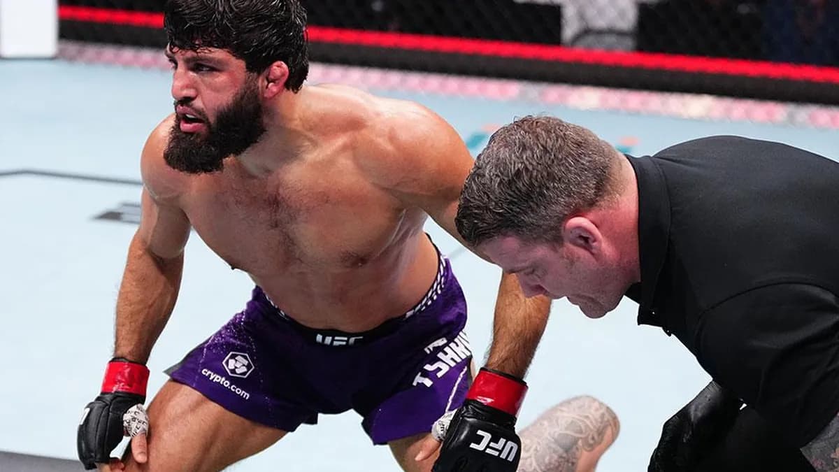 Arman Tsarukyan: "Le nez de Dan Hooker était cassé avant le combat"