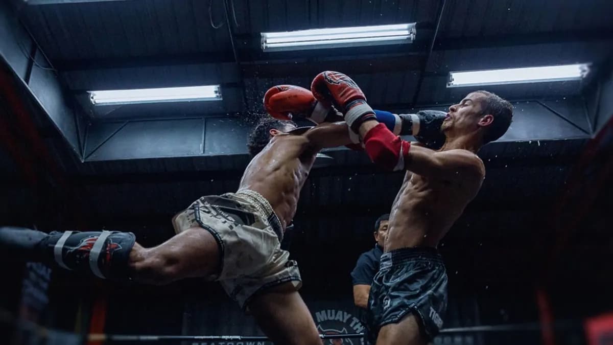 Un combat de MMA à Phuket se termine par une torsion de jambe à 180 degrés