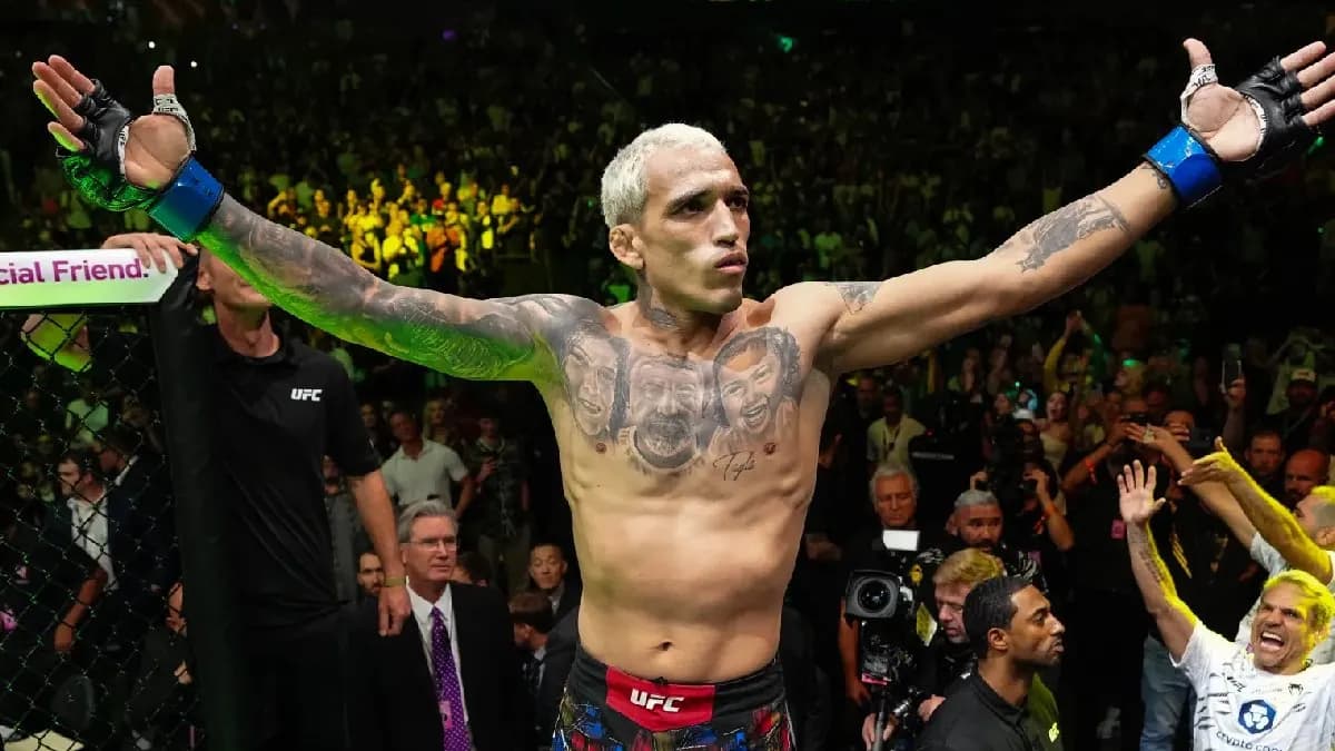 Charles Oliveira vs Max Holloway : Le mystère médical de Saskatoon, 10 ans après