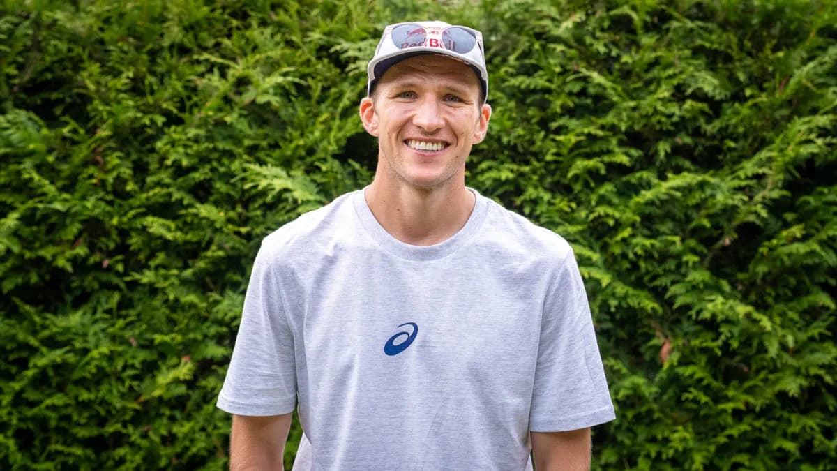 Tom Evans, Policier et Boxeur Professionnel pour Soutenir le Baseball Jeunesse