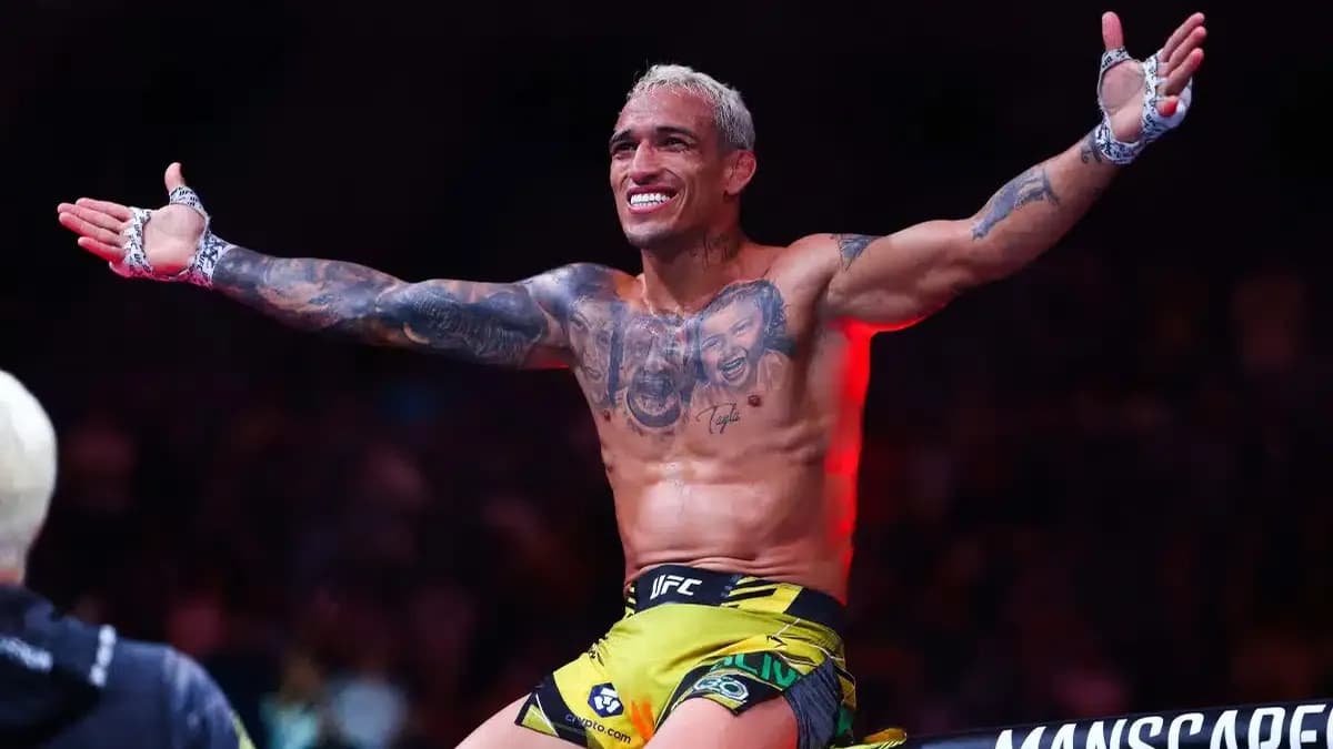 Charles Oliveira : la pêche aux crabes, un retour aux sources avant l'UFC 306